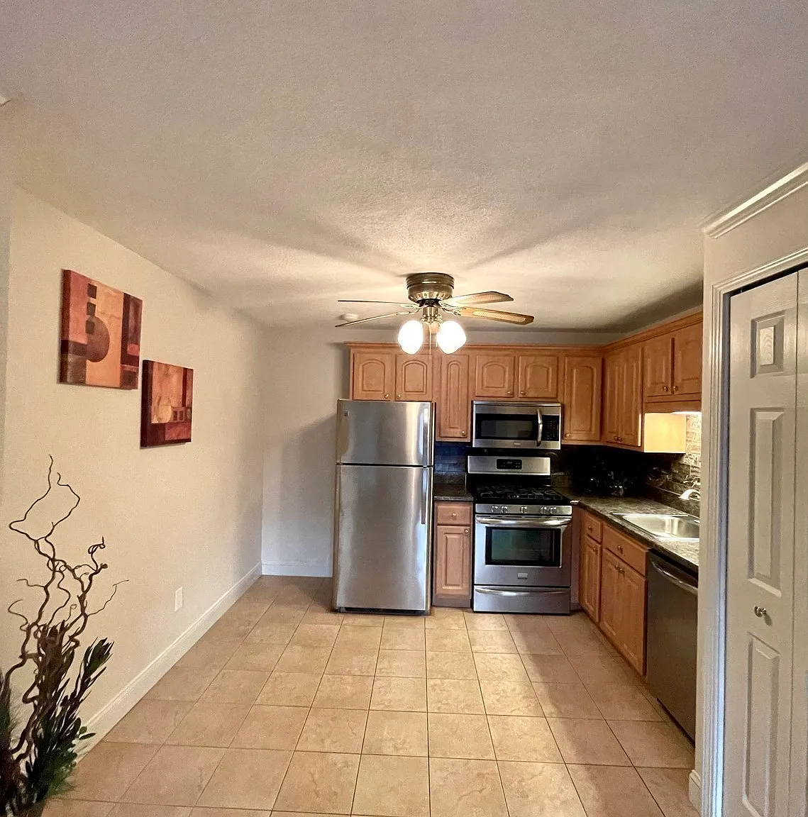 2 bed, 800 sqft, $2,250 — Photo 4