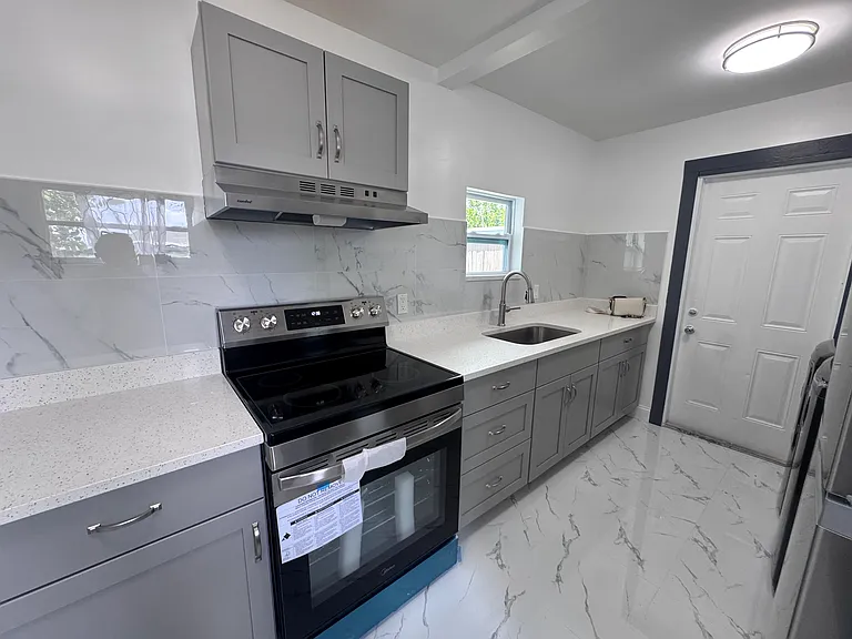 465 Martin Ave — Photo 12