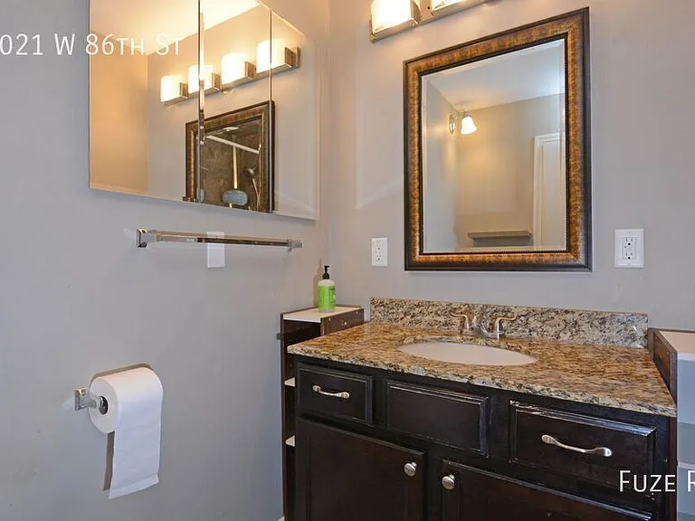 1021 W 86th St — Photo 12