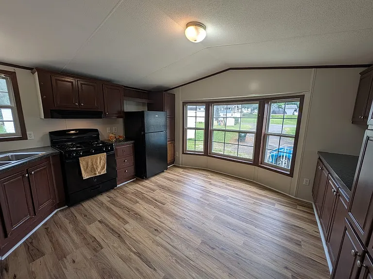 146 Mulberry Cir — Photo 6