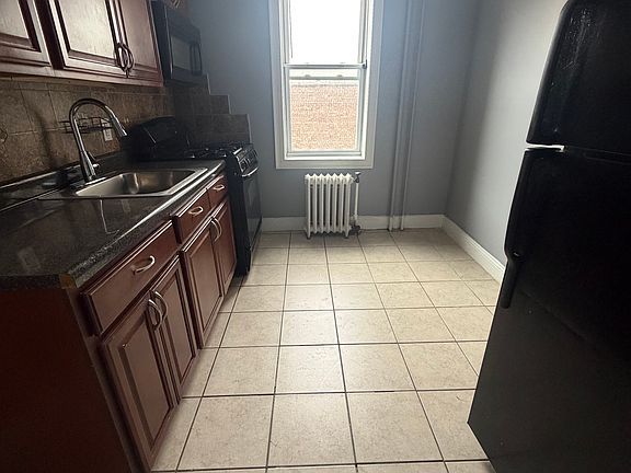 2nd image of 2600 Summit Ave #22