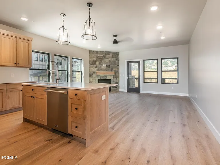 1124 W Vos Cir #203 — Photo 3