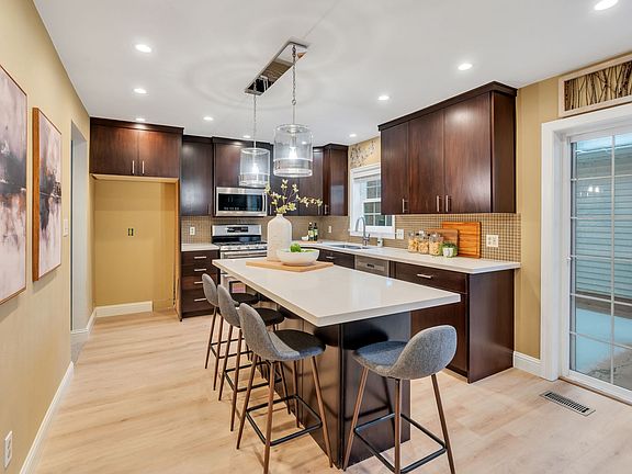 5th image of 4299 Ivy Ln