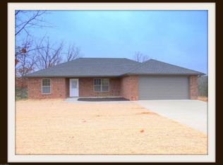 225 Davis Dr, Holts Summit, MO 65043