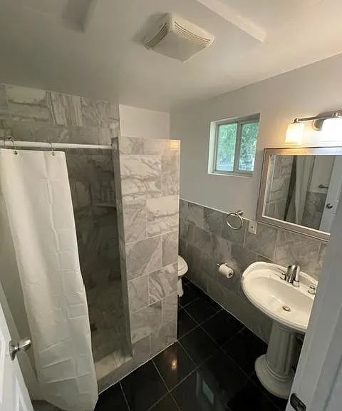 212 Comal St — Photo 5