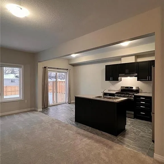 520 Grey St #7 — Photo 8