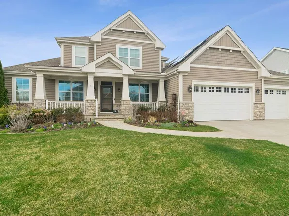 28 S Kennicott Ave, Arlington Heights, IL 60005