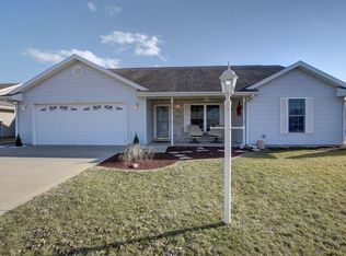 601 Wingstem Dr, Saint Joseph, IL 61873