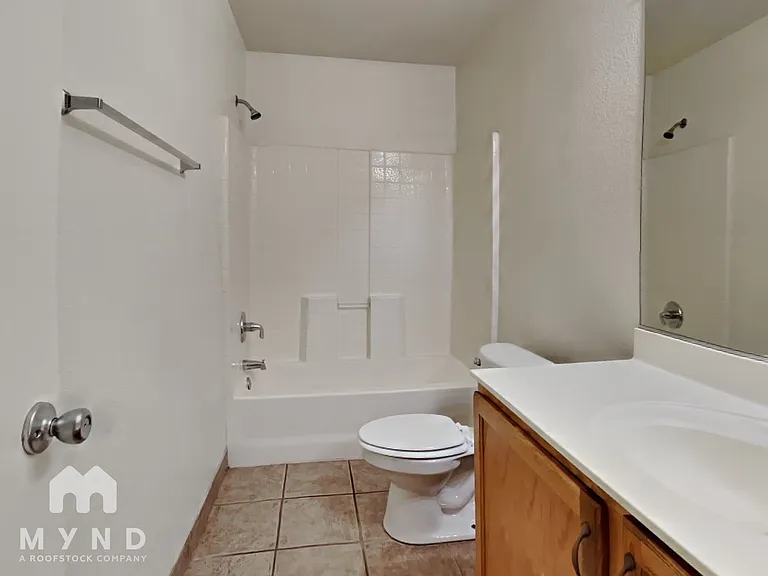 5620 S 5th Ave — Photo 13
