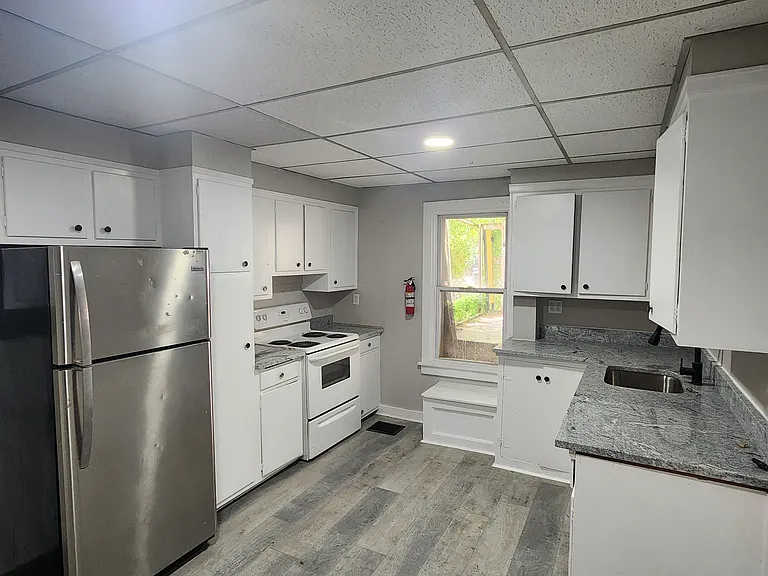 261 Beech St — Photo 8