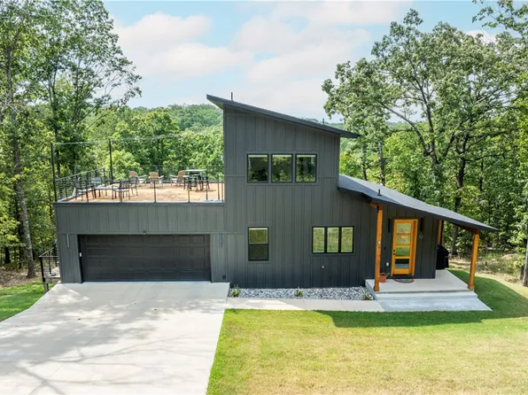 52 Chatburn Dr, Bella Vista, AR 72715