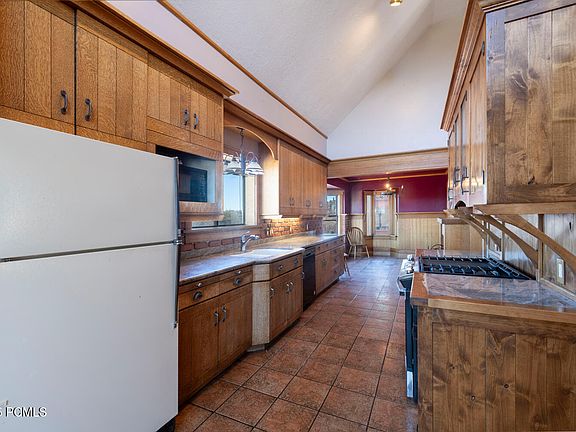 4th image of 321 Matterhorn Dr