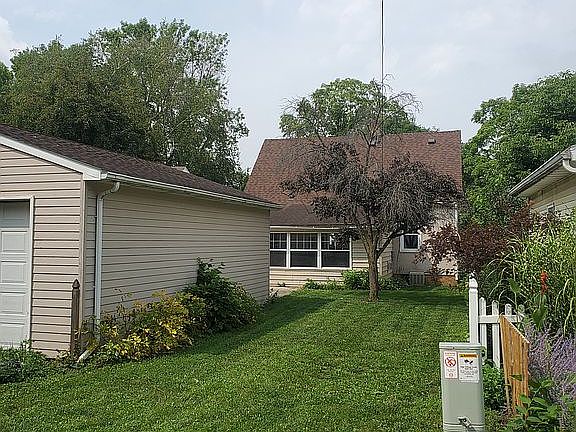 2nd image of 311 S Vermont Ave