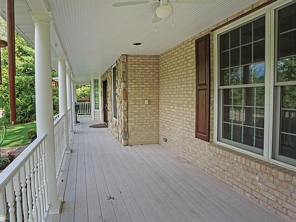 3rd image of 437 Hillcrest Dr