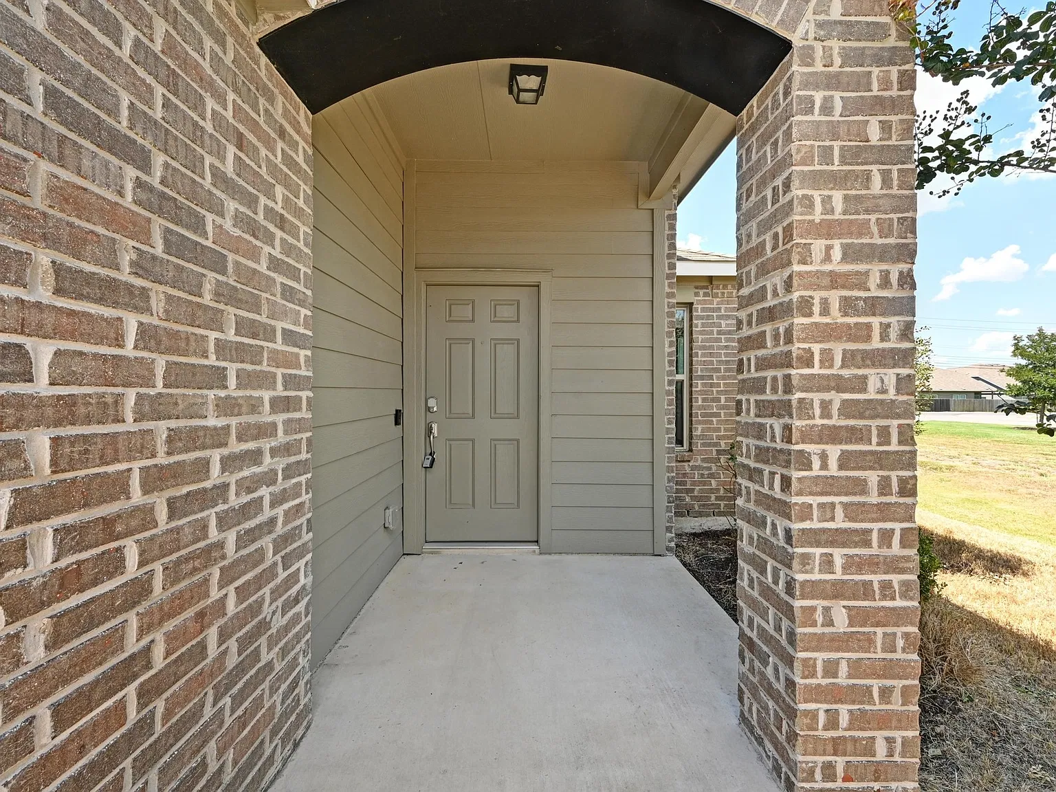 3 bed, 1449 sqft, $1,995 — Photo 3