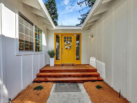 3rd image of 4120 Siskiyou Avenue