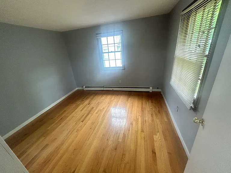 204 School St — Photo 9