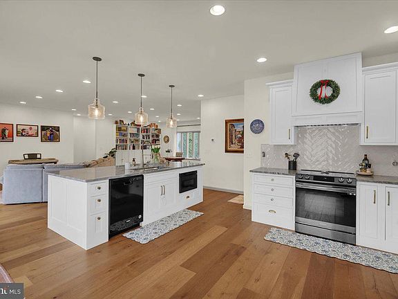 4th image of 3075 Village Rd