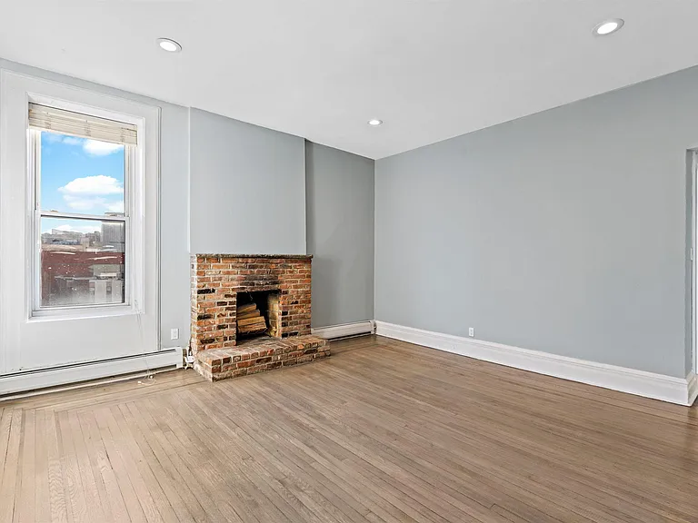 200 Hudson St #4A — Photo 8