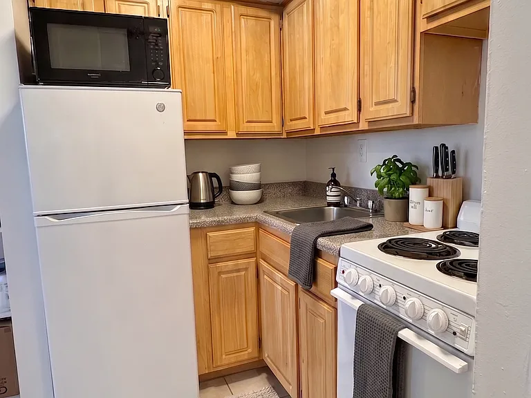 205 2nd Ave #5A — Photo 2