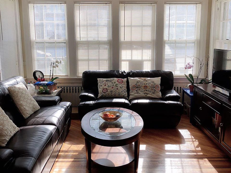 1st image of 260-09 Kensington Pl