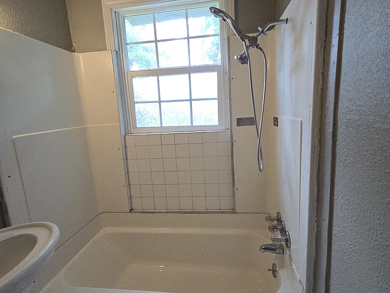 1125 NW 27th St #1 — Photo 8