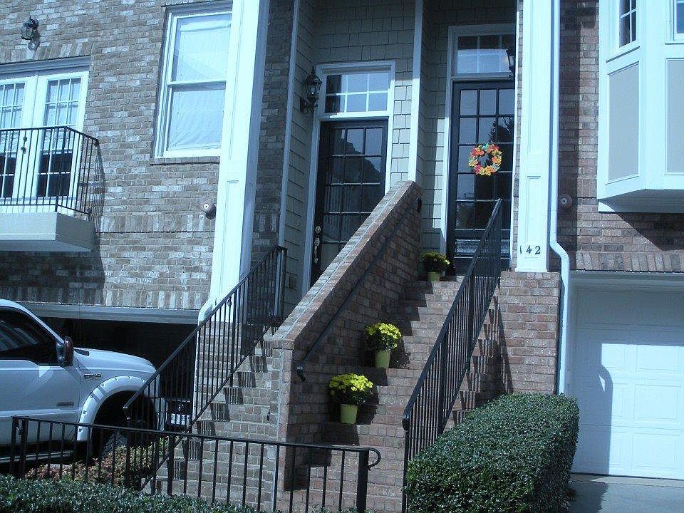 1st image of 142 McLaren Gates Dr