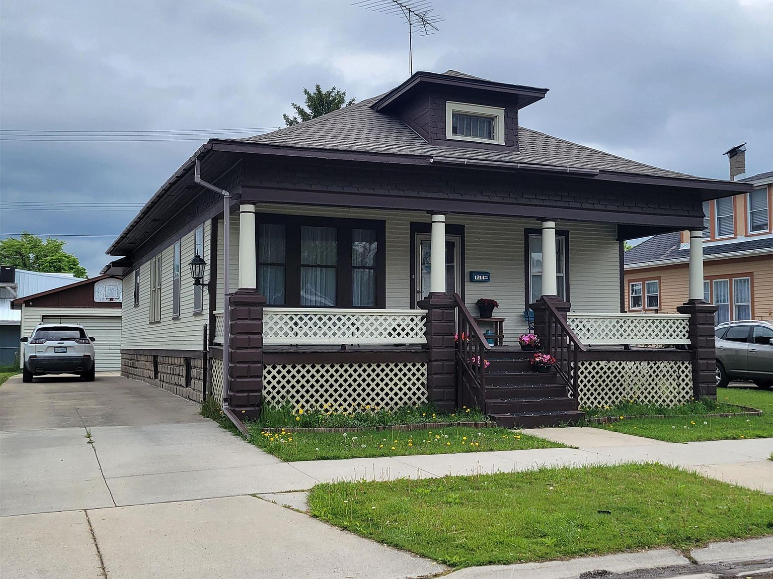 1214 White St, Port Huron, MI 48060 Zillow