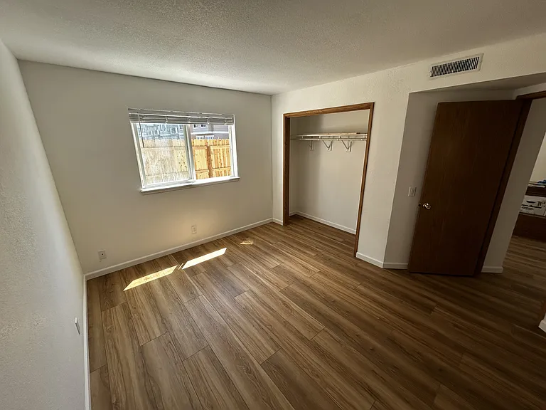 2010 Crater Lake Ave #B — Photo 2