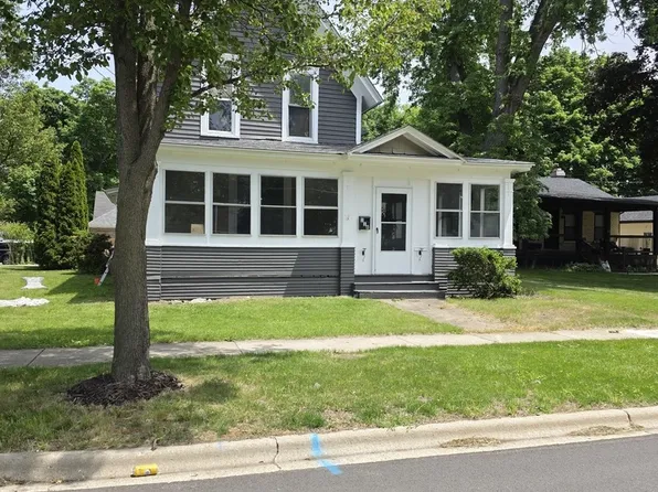 118 N Washington St, Carpentersville, IL 60110
