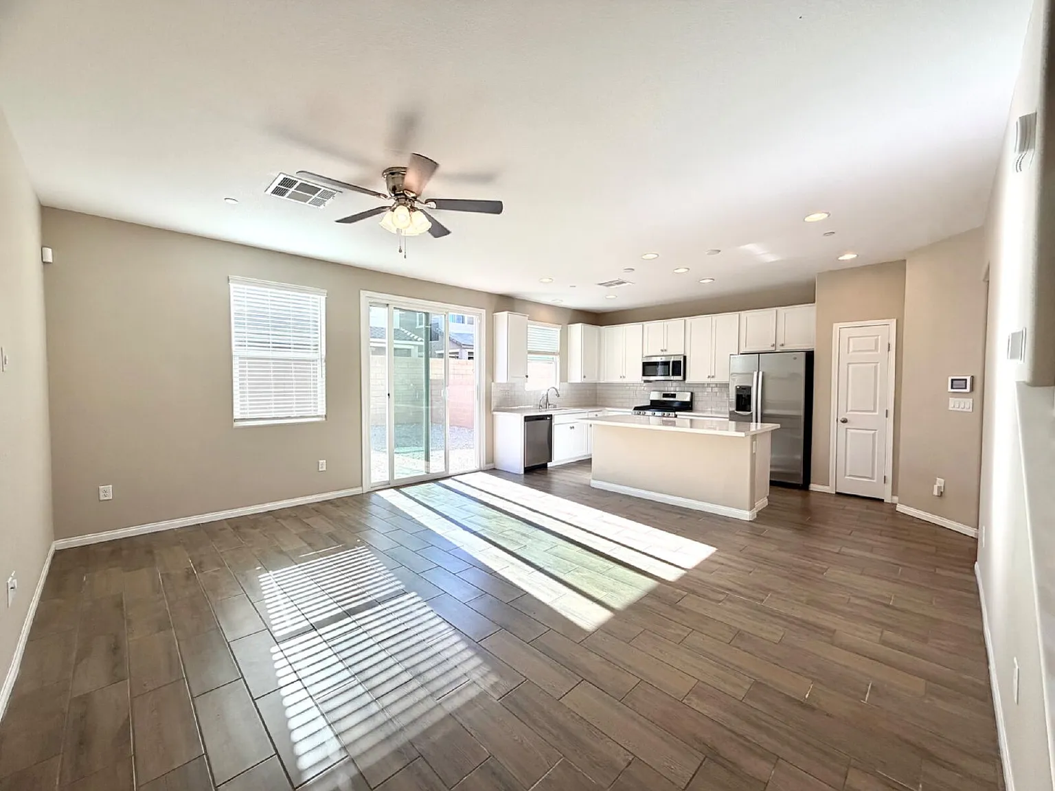 3 bed, 2.5 bath, 1492 sqft, $2,095 — Photo 1