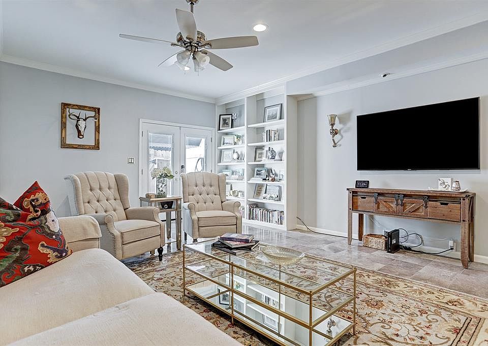 1st image of 7911 Woodway Dr #8