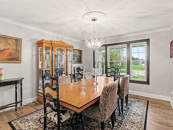 3rd image of 70 Windfield Way