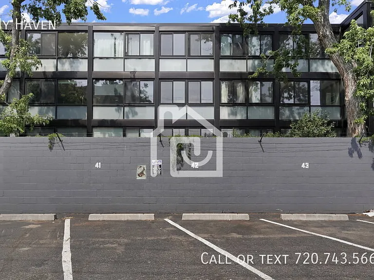 1050 N Corona St #212 — Photo 16