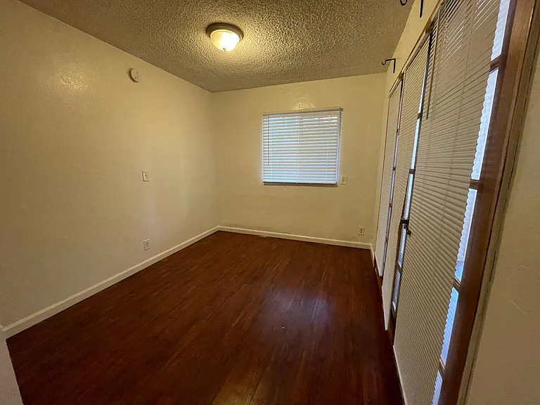 Hollywood & Highland Walkable Apartment Community — Photo 10