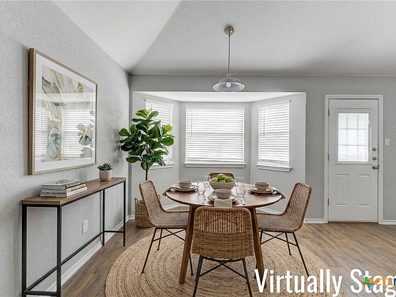 3rd image of 1908 Stratford Dr