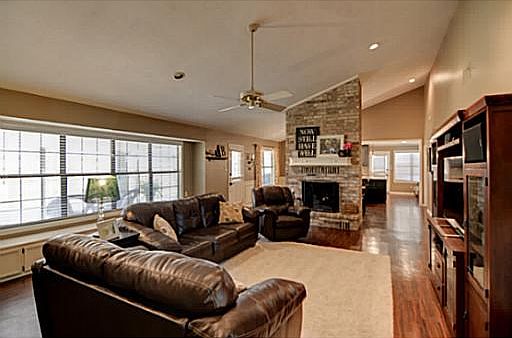 3rd image of 9204 Timber Knoll Dr