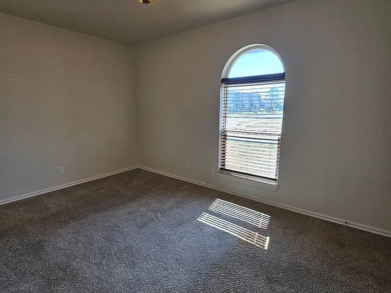 1345 Columbia Cir — Photo 14