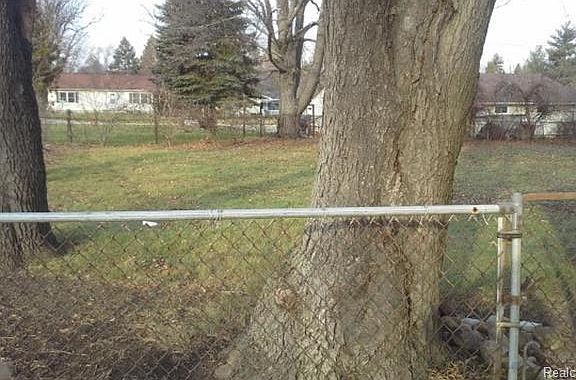 4th image of 256 School House Dr