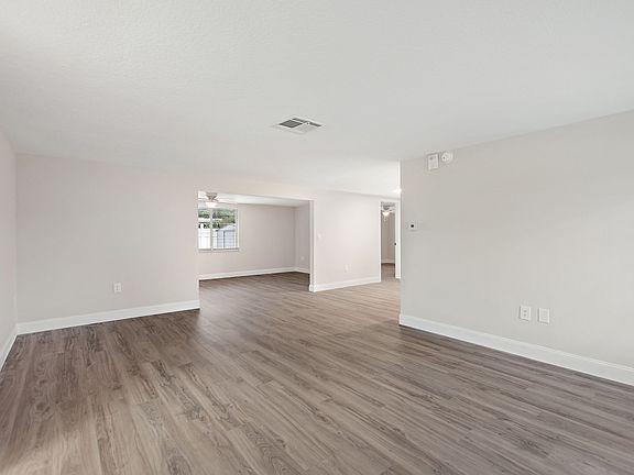 5th image of 7811 Ilex Dr