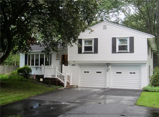 849 Whalen Rd, Penfield, NY 14526