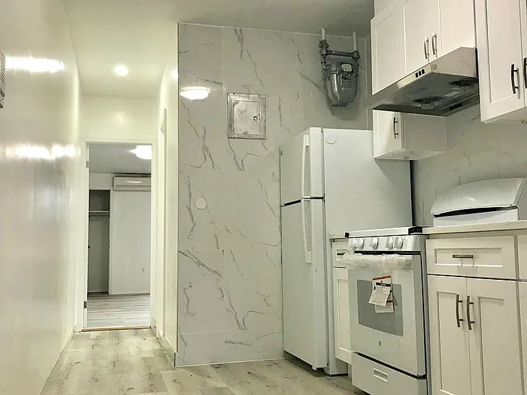 87 Clinton St #17 — Photo 6