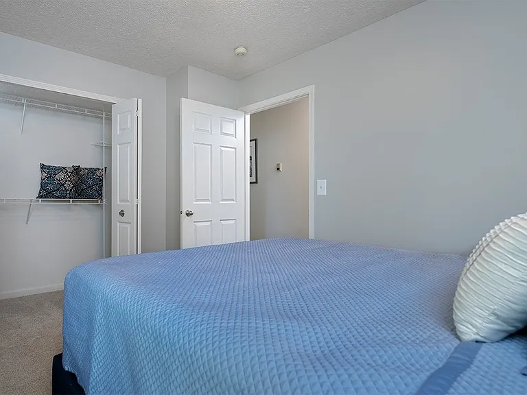 Beacon Lake Apartments — Photo 13
