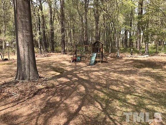 4th image of 421 Bennett Dr