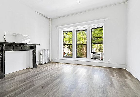 4th image of 14 E 130th St #3