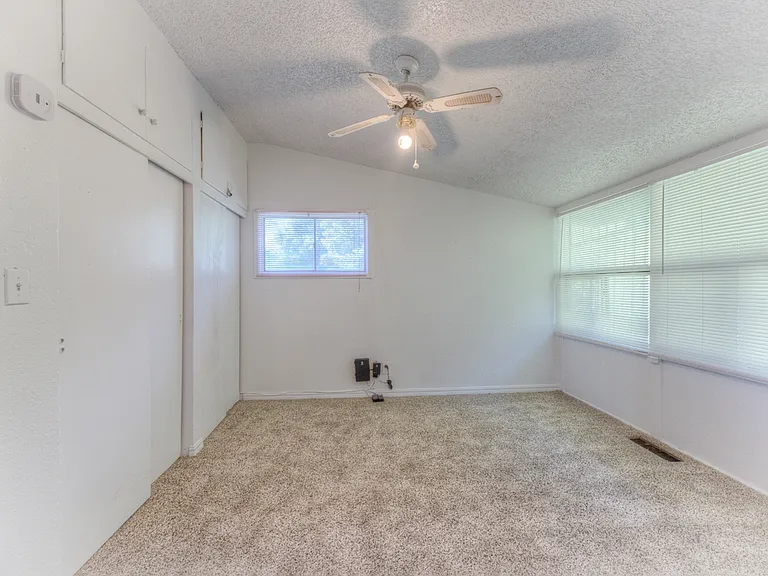 2234 N Main St — Photo 11