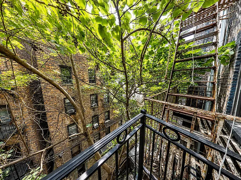 438 W 52nd St #8A — Photo 7
