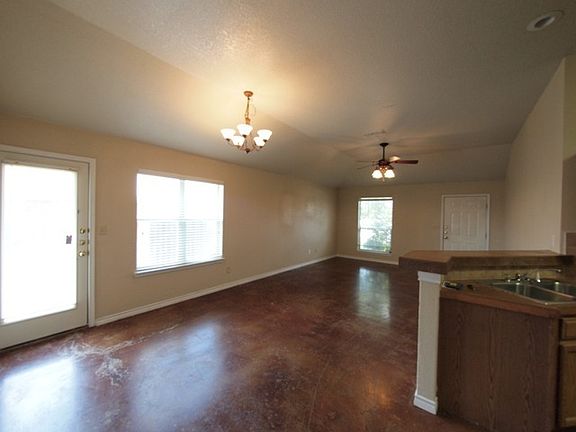 5th image of 2013 Charleston Ct APT B