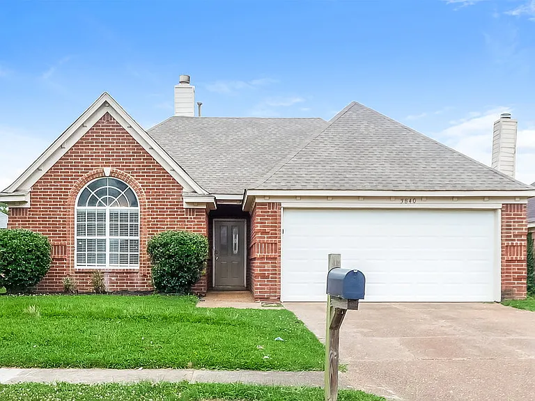 3840 Clarion Dr — Photo 1
