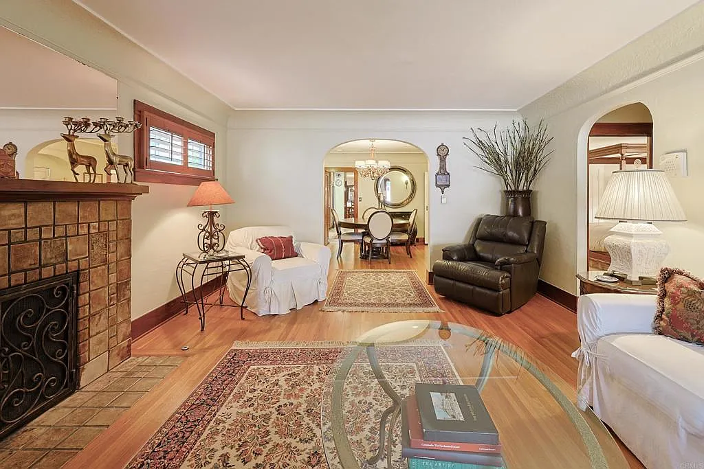 4 bed, 2097 sqft, $8,750 — Photo 2